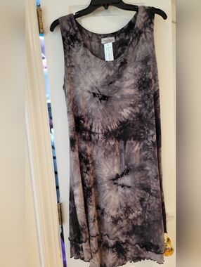 Vine Street Tie-Dye Sleeveless Swing Dress in Gray and Black